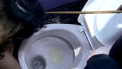 Minha linda escrava sexual particular Melanie Memphis. Ela é minha escrava favorita, ela parece inocente, jovem, gosta de sexo anal, de interpretar papéis, e eu posso usá-la sempre que eu quiser. Parte 1.