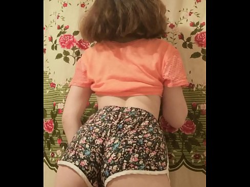 ❤️ Garota jovem e sexy tirando seus shorts da câmera ❤ Sexo vídeo em nós ﹏