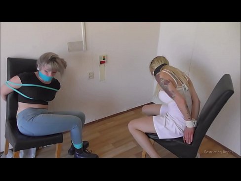 ❤️ Viciado / amarrado e amordaçado / donzela em apuros ❤ Sexo vídeo em nós ﹏