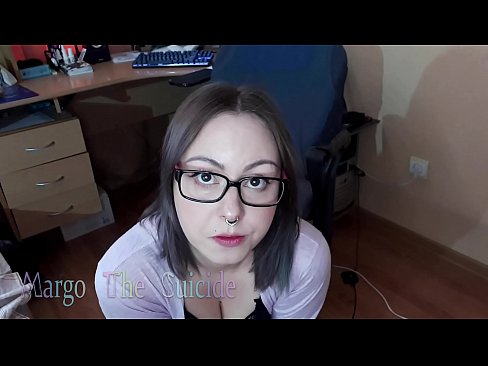 ❤️ Garota Sexy com Dildo de Óculos Chupa Profundamente na Câmera ❤ Sexo vídeo em nós ﹏