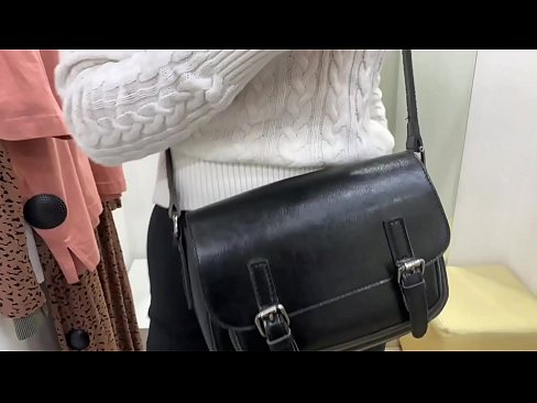 ❤️ Masturbação pública da jovem cadela FeralBerry com um dildo no provador ❤ Sexo vídeo em nós ﹏