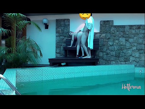 ❤️ Chefe convida empregada para a piscina, mas não conseguiu resistir a um ❤ Sexo vídeo em nós ﹏